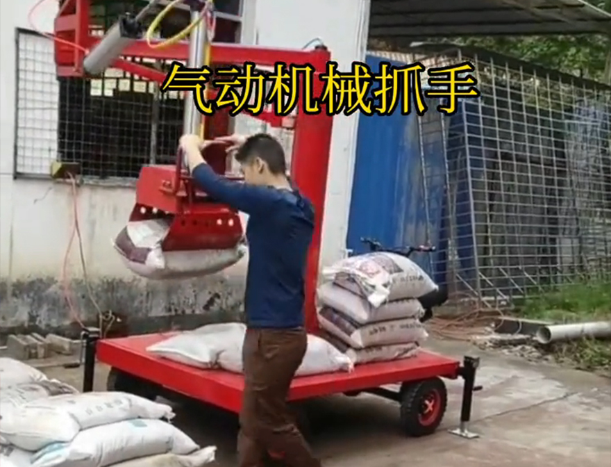 海南省机械抓手助力机械臂详细视频青储搬运机实用吗饲料抓袋机机械抓手农用随车抓